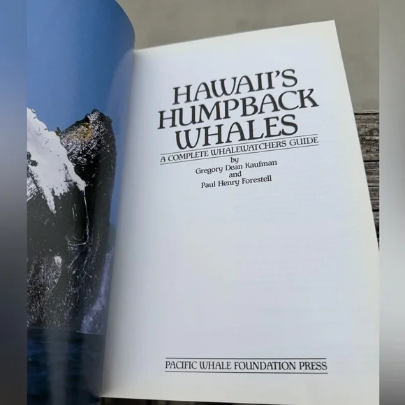 Book Hawaii’s Humpback Whales A Complete Whalewatchers Guide Softcover - Picture 4 of 13
